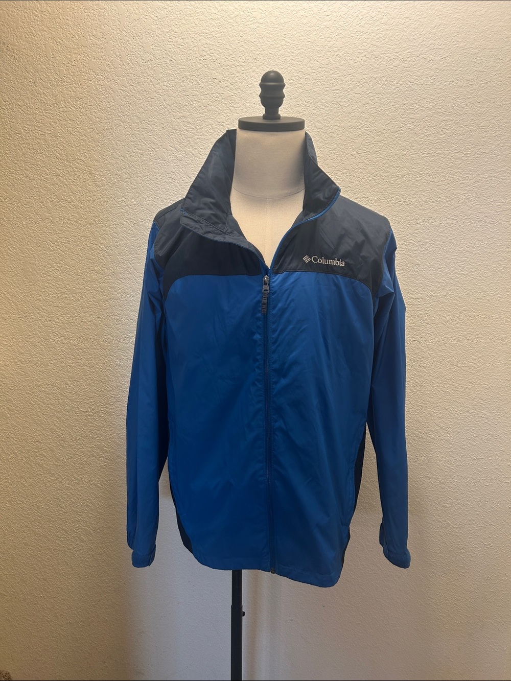 Men’s Columbia Two-Tone Blue Windbreaker Style Jacket Size Medium